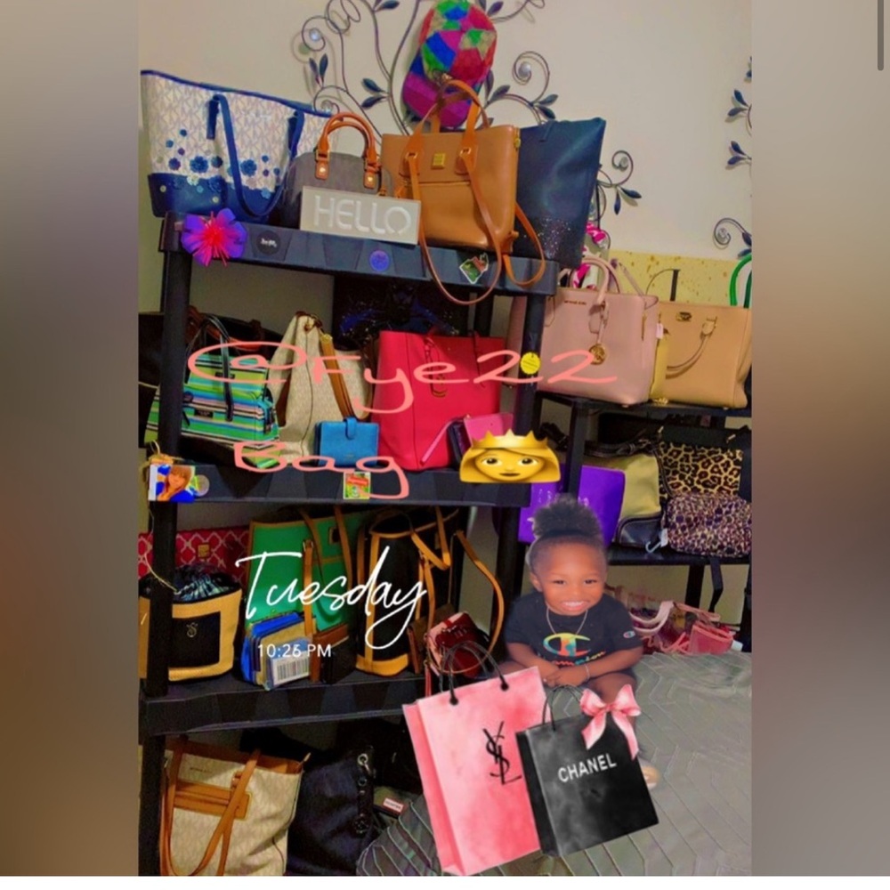Follow me on face📕 !Meet ur Posher Fye22 in my live shows 🍍🍇🫐like to be notified - Picture 16 of 16